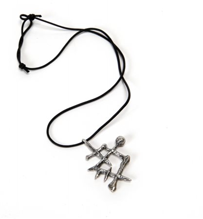 ARNALDO POMODORO (1926-) Ciondolo argento cm 6x4,7firmato "Arnaldo...