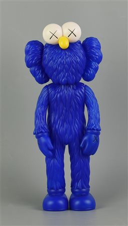 KAWS KAWS BFF COMPANION BLUE, 2017 plastica, cm 33x14x7 sotto la base: firma...
