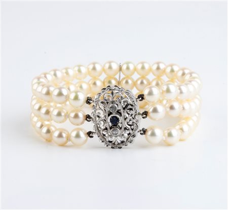 
Bracciale di perle con fermezza in oro 
 