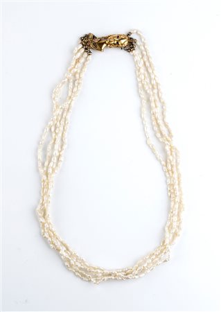  
Girocollo a 5 fili di perle di fiume con fermezza in oro giallo 
 
