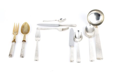  Servizio di posate italiano in argento da 12, 77 pezzi - Bologna 1935-1945, argentiere Clementi   Peso lordo complessivo gr.