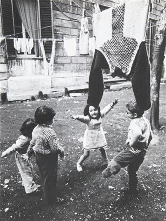BECCHETTI SANDRO (1935-2013) Bambini di piazzale Esquilino, Romaanni...