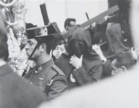 GIANNI BERENGO GARDIN (1930-) Siviglia, guardia civile e penitenti durante...