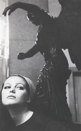 UGO MULAS (1928-1973) Claudia Cardinaleanni '60stampa ai sali d’argento,...