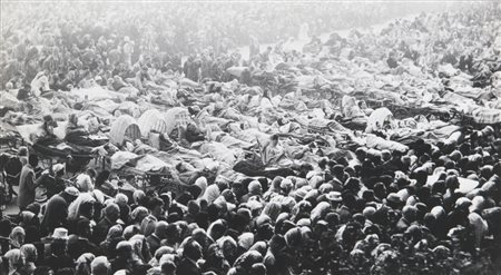 MARIO GIACOMELLI (1925-2000) Lourdes1963stampa ai sali d’argento ,...
