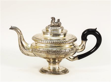 TEIERA IN ARGENTO SBALZATO - SILVER TEAPOT 1830-1840 circa decoro a palmette,...