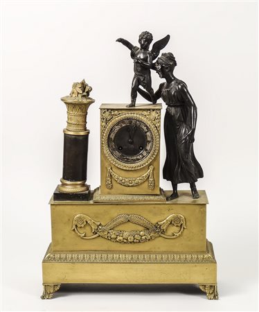 OROLOGIO IN BRONZO DORATO - BRONZE MANTEL CLOCK Francia, prima metà del XIX...