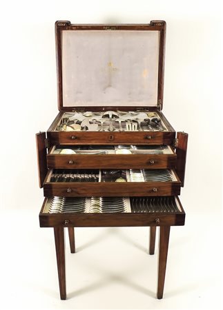 GRANDE SERVITO DI POSATE IN ARGENTO - SILVER CUTLERY SET Calderoni Milano,...