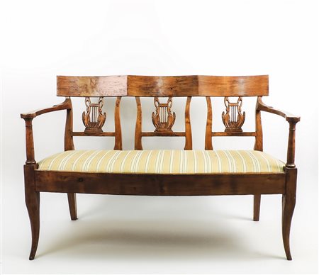 DIVANETTO IN NOCE - SMALL WALNUT SOFA Toscana, XIX secolo - Tuscany, 19th...