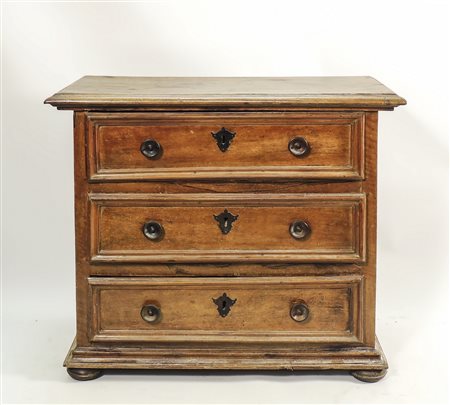 PICCOLO CASSETTONE IN NOCE - SMALL WALNUT COMMODE XVII secolo - 17th Century...