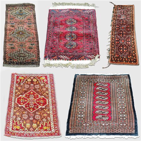 LOTTO - LOT quattro piccoli tappeti d'epoca, dei quali due persiani, uno...