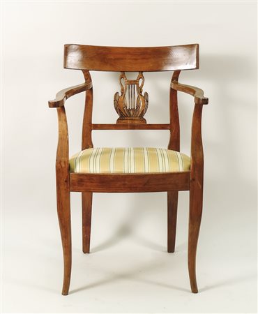 POLTRONCINA IN NOCE - SMALL WALNUT ARMCHAIR Toscana, XIX secolo - Tuscany,...