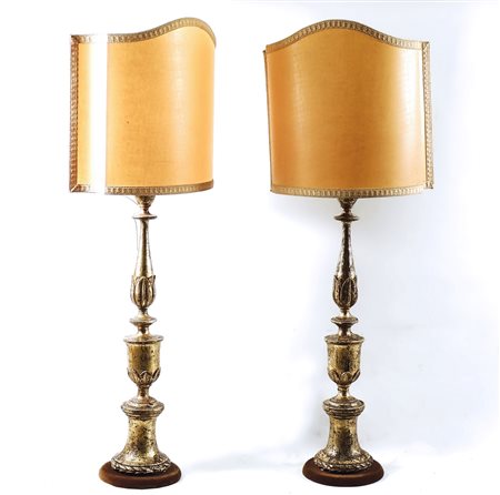 COPPIA DI TORCIERE IN LEGNO INTAGLIATO E DORATO A MECCA - PAIR OF GILTWOOD...