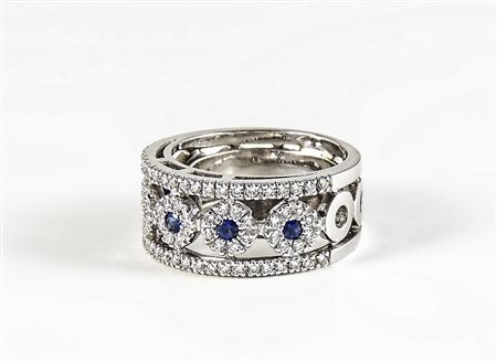 ANELLO A FASCIA IN ORO BIANCO CON BRILLANTI E PICCOLI ZAFFIRI - BAND RING IN...