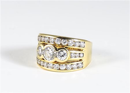 ANELLO IN ORO GIALLO E BRILLANTI - GOLD AND DIAMOND RING ct 3,0 circa, gr 14,7