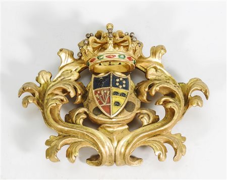 STEMMA GENTILIZIO IN LEGNO INTAGLIATO DORATO E IN PARTE LACCATO - GILTWOOD...