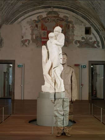 Liu Bolin, Pietà di Michelangelo, Castello Sforzesco, Milano, 2019, stampa...