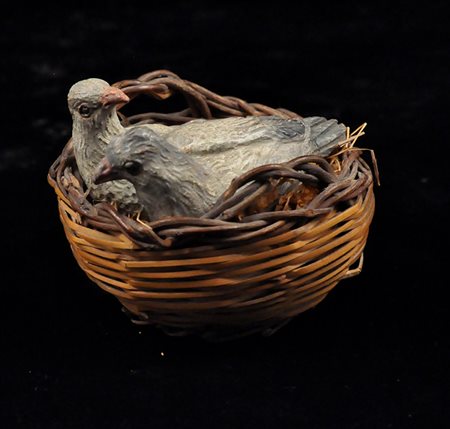 Cesta con due colombi