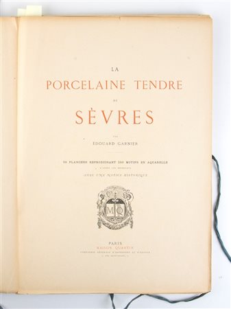 Garnier, Edouard. La porcelaine tendre de Sèvres : 50 planches reproduisant 250 motifs en aquarelle, d'après les originaux, avec une notice historique. Paris : Maison Quantin, [1891?] 