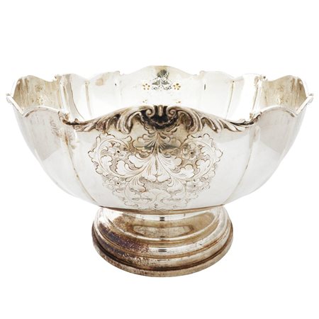 Bowl centro tavola in argento bulinato