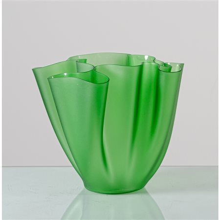 FONTANA ARTE (Attr.le), Vaso a cartoccio in vetro