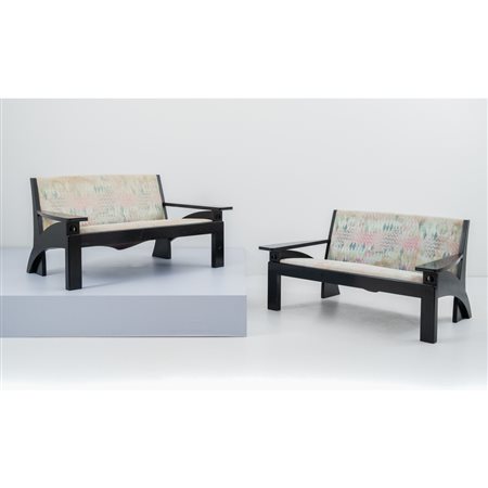 CHARLE RENNIE MACKINTOSH, Coppia di divani mod. “Hill House”