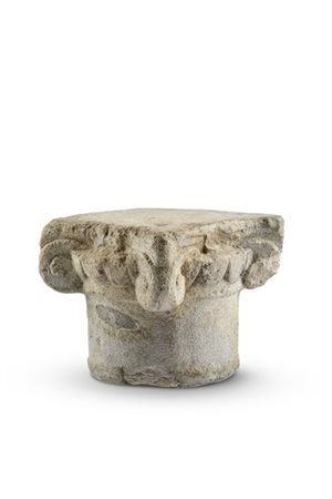 Antico capitello ionico in pietra con sostegno a colonna (h. cm 28) (difetti)