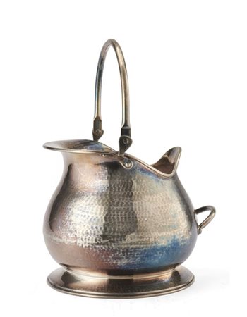 Contenitore in argento martellato a finto porta carbone. Vicenza, secolo XX (g