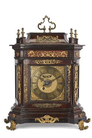 Pendola Romana con cassa di forma architettonica ornata da pinnacoli e applicaz