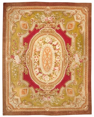 Tappeto di stile Aubusson, probabilmente Austria, secolo XIX. Decoro con medagl