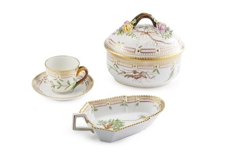 Manifattura Royal Copenhagen, serie Flora Danica. Parte di servizio composto da