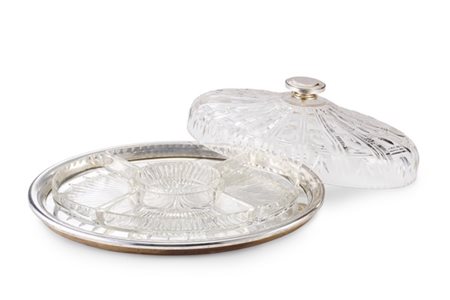 Antipastiera di forma ovale con struttura in legno rivestito in argento, campan