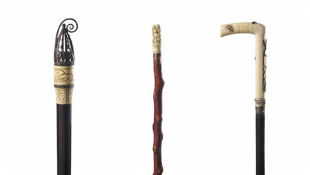 Arte secolo XIX. Lotto composto da tre bastoni da passeggio con prese in avorio