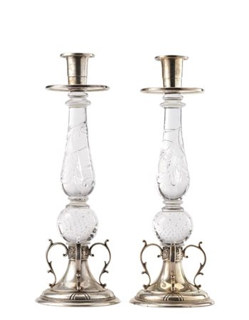 Coppia di candelieri in argento con fusto in cristallo, marcati Sterling e firm