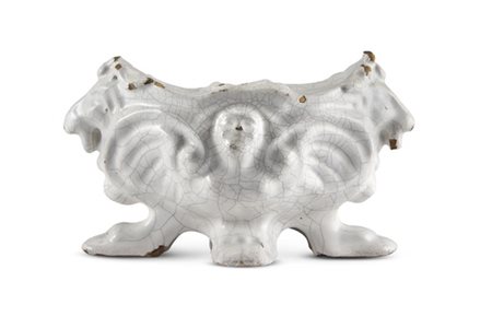 Manifattura di Faenza. Saliera in maiolica bianca a navicella