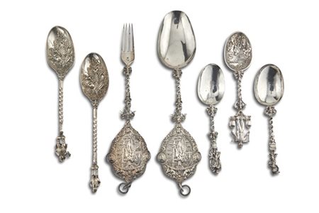 Lotto composto da sei cucchiai ed una forchettina, per lo più del secolo XIX, i