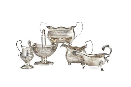 Lotto in argento composto da: salsiera, zuccheriera biansata, lattiera, cestino