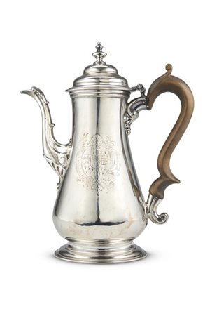 Caffettiera in argento liscio con corpo inciso a stemma araldico, presa del cop