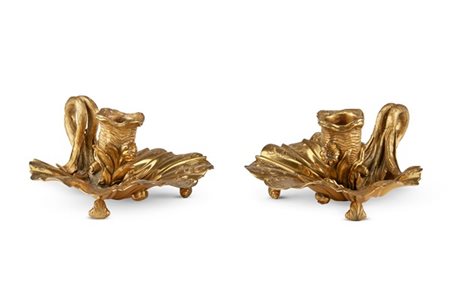 Coppia di bugie in argento vermeil in forma di valva di conchiglia con presa a