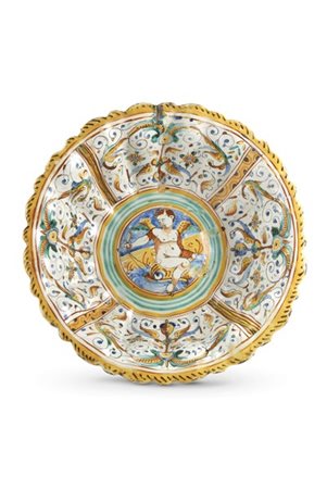Manifattura di Deruta, secolo XVII. Bacile costolato in maiolica dipinta in pol