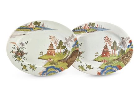 Manifattura di Ferniani, Faenza, secolo XVIII. Coppia di vassoi ovali in maioli