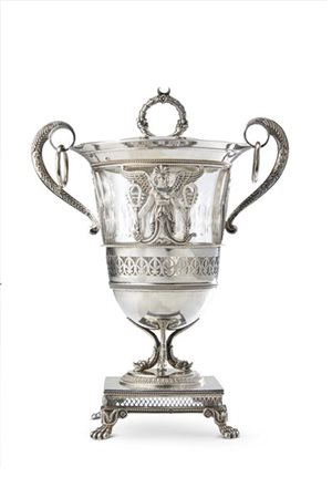 Compostiera Impero in argento cesellato, traforato e inciso a coppa biansata e