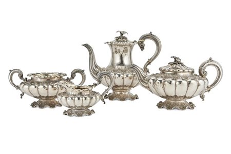 Set da tè e caffè in argento baccellato composto da teiera, caffettiera, lattie