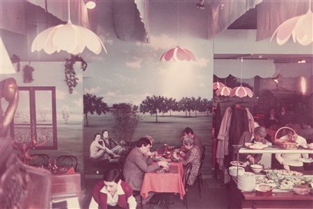 Luigi Ghirri (1943-1992)  - Parigi da "Diaframma 11, 1/125 luce naturale", 1979