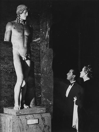 Gyula Halasz BRASSAI (1899-1994)  - Au Musée du Louvre, 1935