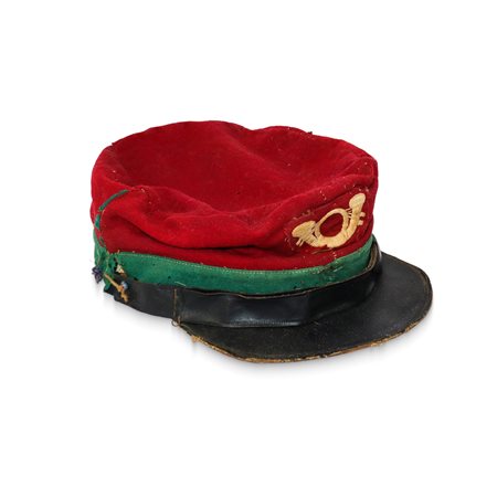 Berretto originale di soldato garibaldino in panno rosso verde e visiera in cuoio