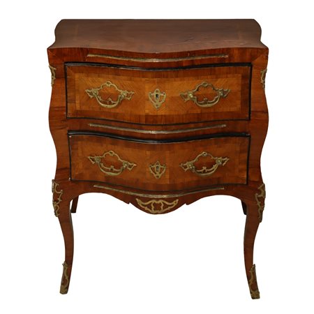 Cassettoncino Luigi XV in legno di noce, Sicily, 18° secolo