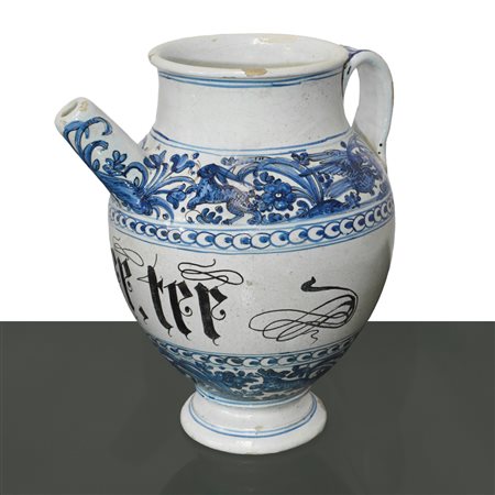 Versatoio in maiolica in turchese con animali tra viticci e fiori. , Savona, fine 17° secolo