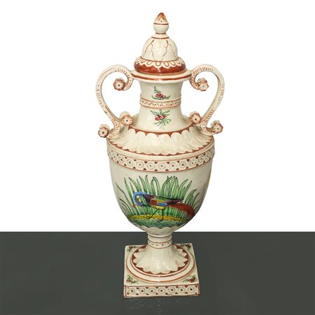 Potiche in ceramica veneta decorata a motivi settecenteschi e dipinta con Uccello del paradiso su ambo i lati, Nove di Bassano, fine 19° secolo