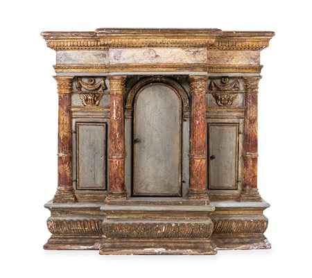 Tabernacolo in legno laccato e dorato, XVIII secolo cm 95x101x24 facciata...